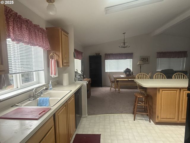 1601 RHODODENDRON Dr 654, Florence, OR 97439