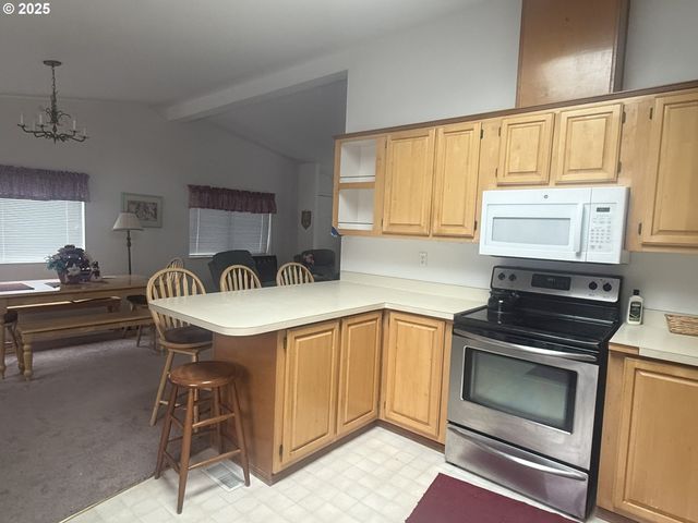 1601 RHODODENDRON Dr 654, Florence, OR 97439