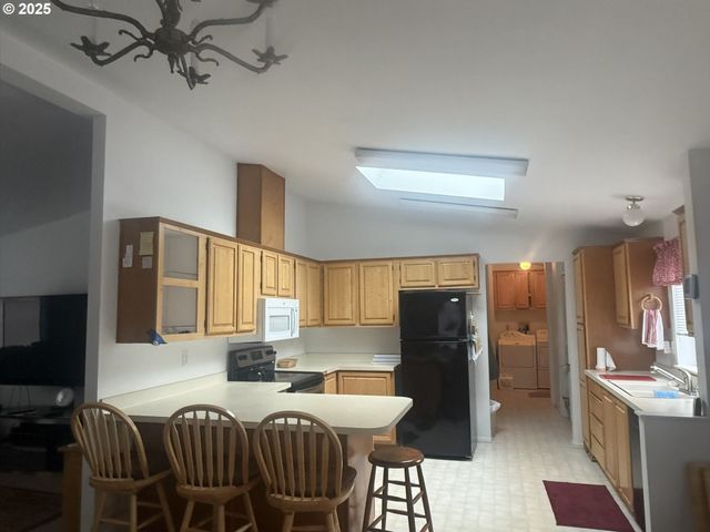 1601 RHODODENDRON Dr 654, Florence, OR 97439