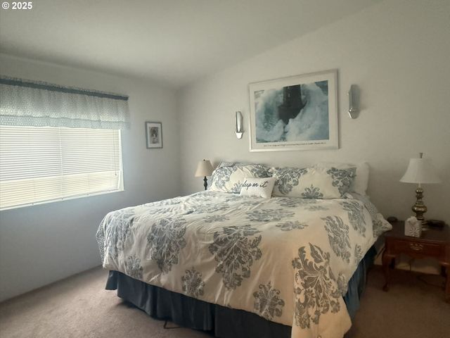 1601 RHODODENDRON Dr 654, Florence, OR 97439