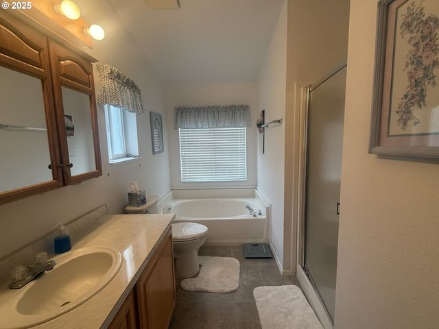 1601 RHODODENDRON Dr 654, Florence, OR 97439