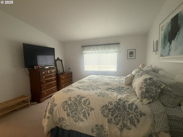 1601 RHODODENDRON Dr 654, Florence, OR 97439