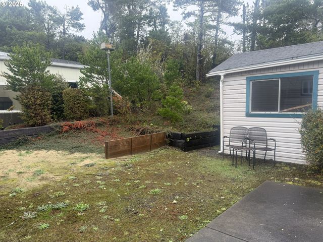 1601 RHODODENDRON Dr 654, Florence, OR 97439