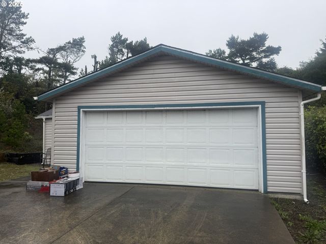 1601 RHODODENDRON Dr 654, Florence, OR 97439