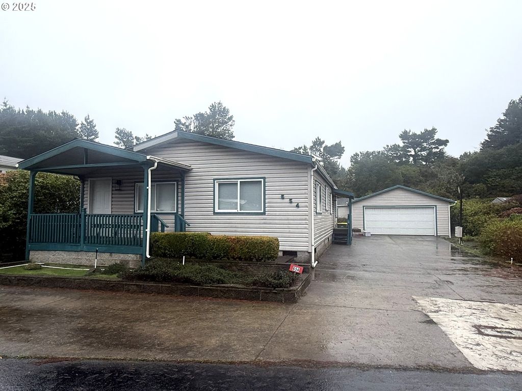 1601 RHODODENDRON Dr 654, Florence, OR 97439