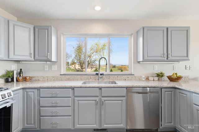 10261 Turner Dr, Middleton, ID 83644