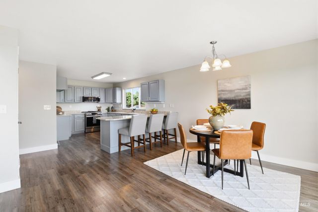 10261 Turner Dr, Middleton, ID 83644