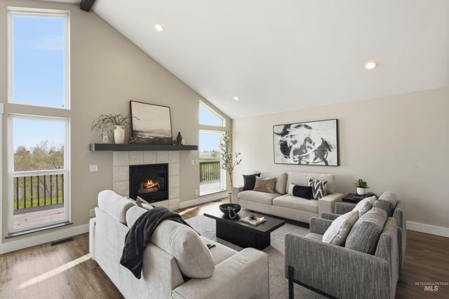 10261 Turner Dr, Middleton, ID 83644