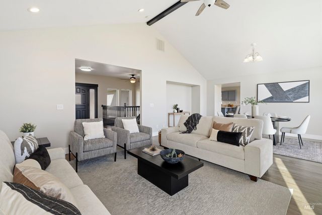 10261 Turner Dr, Middleton, ID 83644