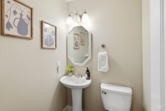 10261 Turner Dr, Middleton, ID 83644