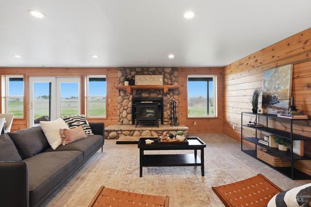 10261 Turner Dr, Middleton, ID 83644