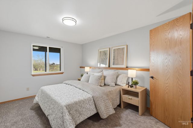 10261 Turner Dr, Middleton, ID 83644