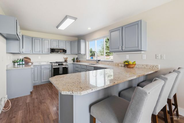 10261 Turner Dr, Middleton, ID 83644