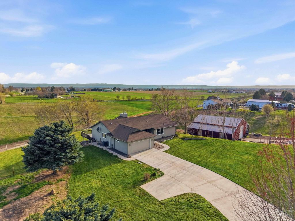 10261 Turner Dr, Middleton, ID 83644