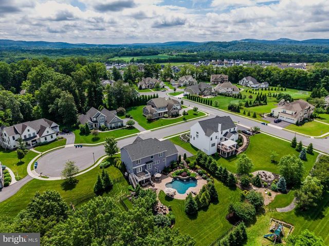 2004 SPRING CT, Mechanicsburg, PA 17055
