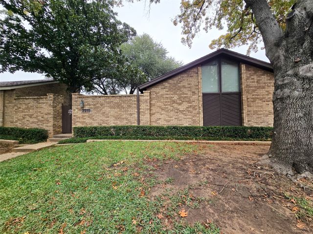 2215 Winter Sunday Way, Arlington, TX 76012
