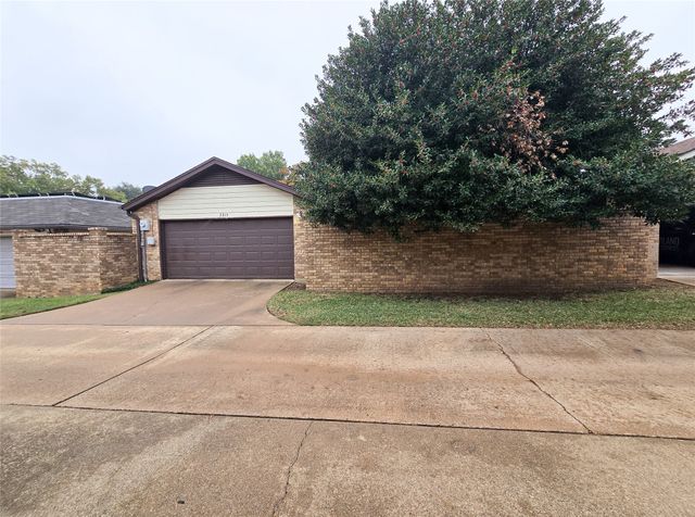 2215 Winter Sunday Way, Arlington, TX 76012