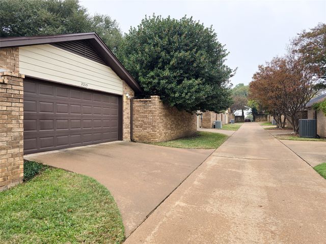 2215 Winter Sunday Way, Arlington, TX 76012