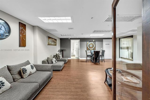 3340 NE 190th St 1109, Aventura, FL 33180