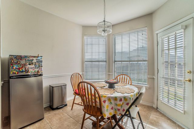 317 Crescent Creek Lane, Fort Worth, TX 76140