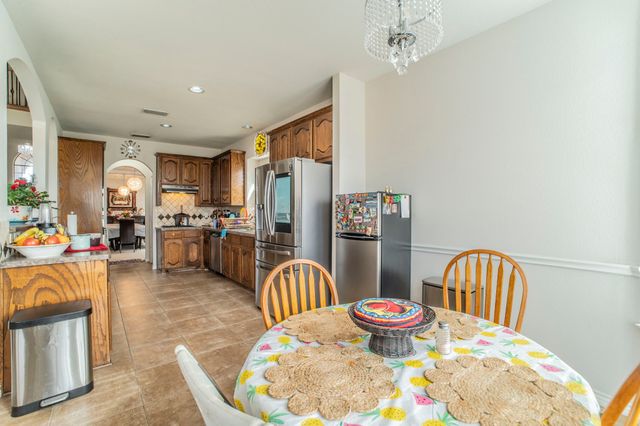 317 Crescent Creek Lane, Fort Worth, TX 76140