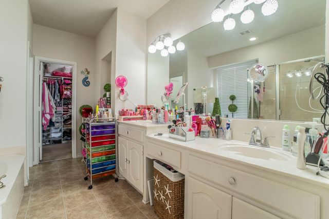 317 Crescent Creek Lane, Fort Worth, TX 76140