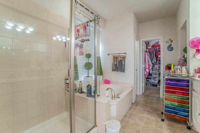 317 Crescent Creek Lane, Fort Worth, TX 76140