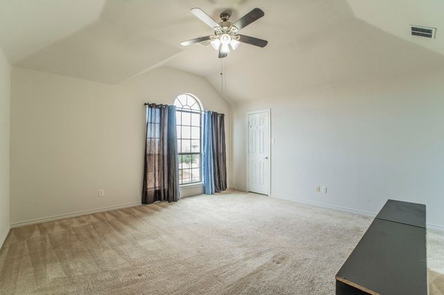 317 Crescent Creek Lane, Fort Worth, TX 76140