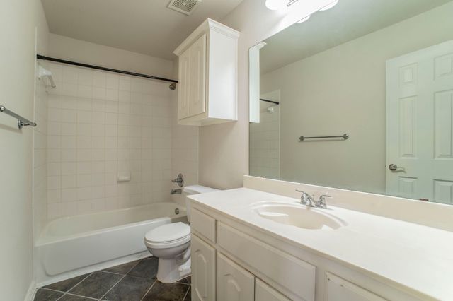 317 Crescent Creek Lane, Fort Worth, TX 76140