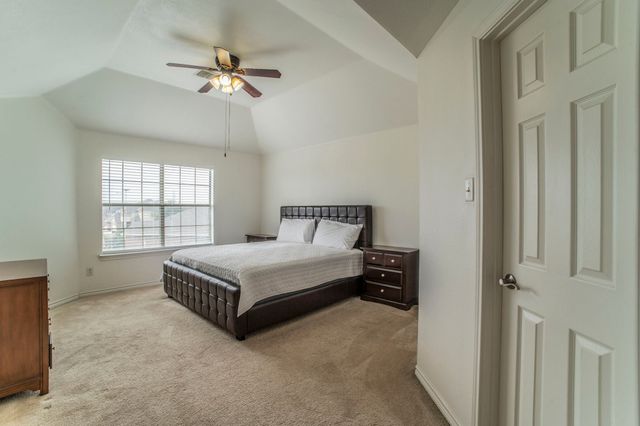 317 Crescent Creek Lane, Fort Worth, TX 76140