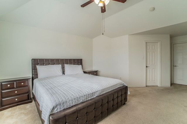 317 Crescent Creek Lane, Fort Worth, TX 76140