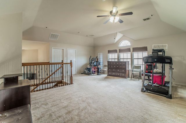 317 Crescent Creek Lane, Fort Worth, TX 76140