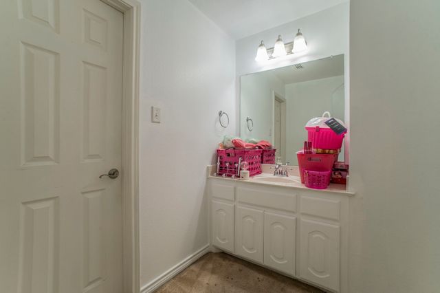 317 Crescent Creek Lane, Fort Worth, TX 76140