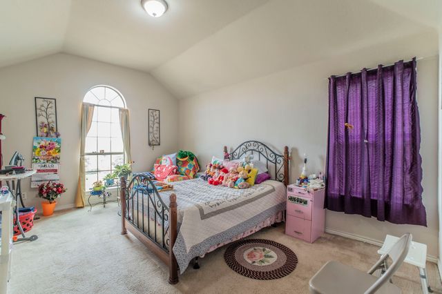 317 Crescent Creek Lane, Fort Worth, TX 76140