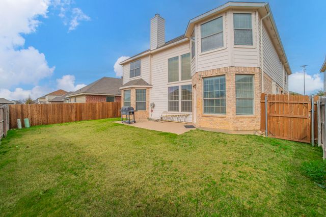 317 Crescent Creek Lane, Fort Worth, TX 76140