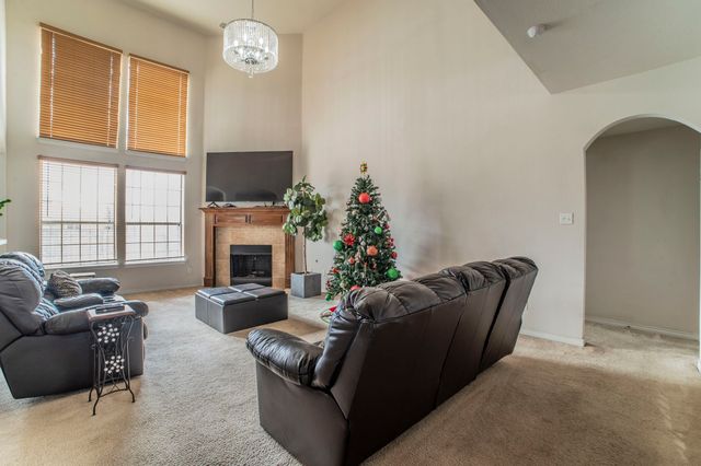 317 Crescent Creek Lane, Fort Worth, TX 76140