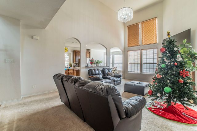 317 Crescent Creek Lane, Fort Worth, TX 76140