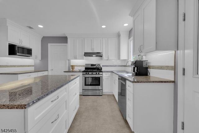 456 Steeplechase Ln, Bridgewater Twp., NJ 08807