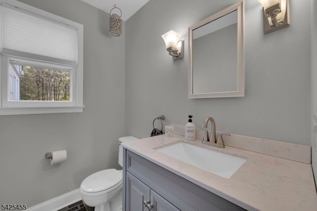 456 Steeplechase Ln, Bridgewater Twp., NJ 08807