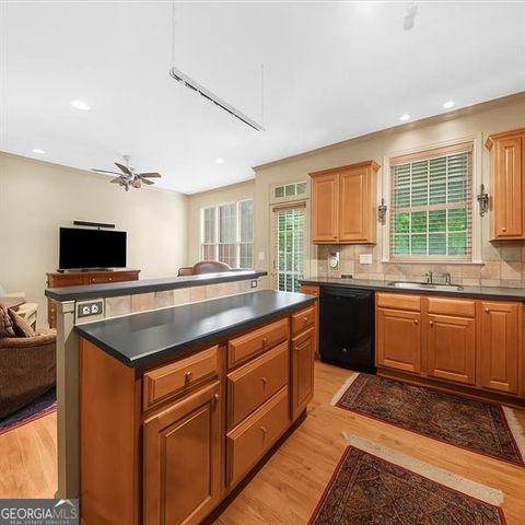 4392 Paces Point Circle SE, Smyrna, GA 30080