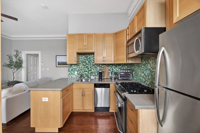 261 Commonwealth Ave 8, Boston, MA 02116