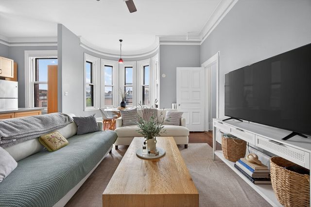 261 Commonwealth Ave 8, Boston, MA 02116