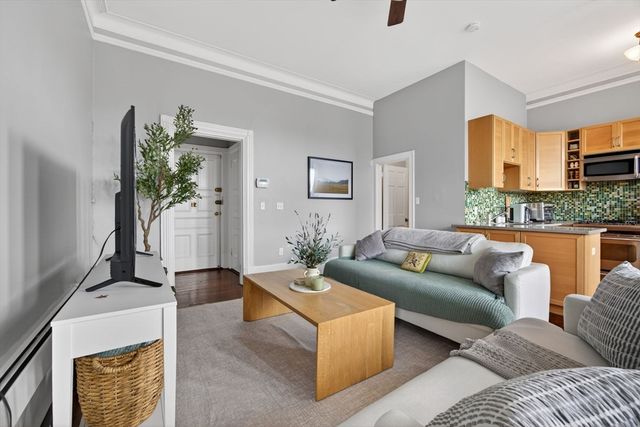 261 Commonwealth Ave 8, Boston, MA 02116