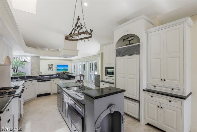 655 Galleon DR, Naples, FL 34102