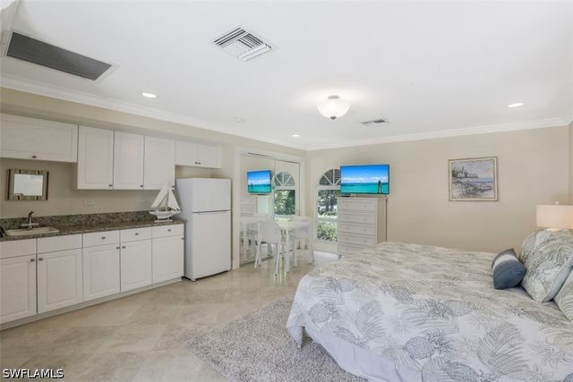 655 Galleon DR, Naples, FL 34102