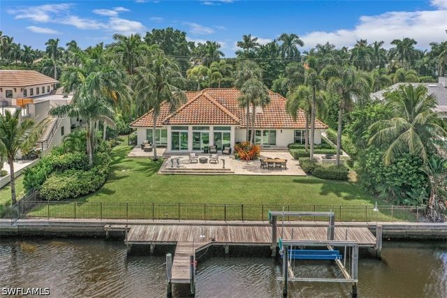 655 Galleon DR, Naples, FL 34102