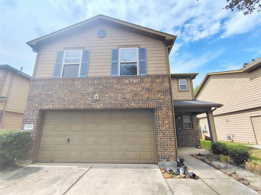 1206 Larks Trace Lane, Houston, TX 77090
