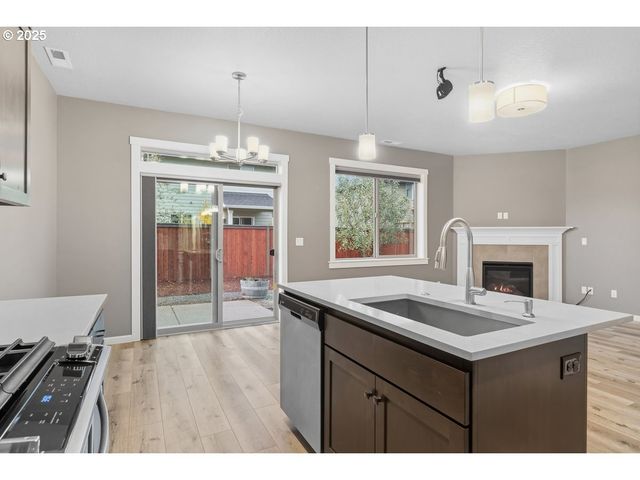 1396 DAHLIA St, Woodburn, OR 97071