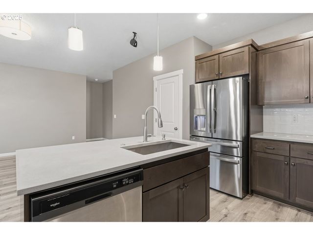 1396 DAHLIA St, Woodburn, OR 97071