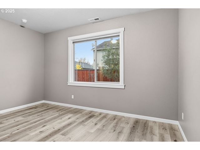 1396 DAHLIA St, Woodburn, OR 97071